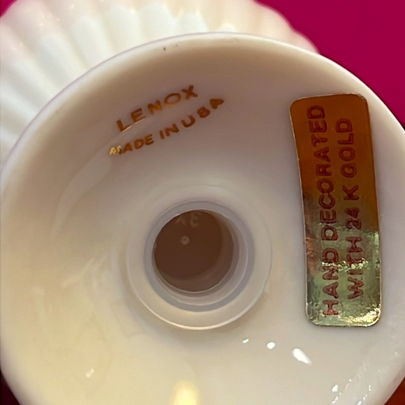 Lenox  Salt And Pepper Shakers 5 1/2" Tall Made in USA Hand Decorated 24k Gold - Picture 6 of 7